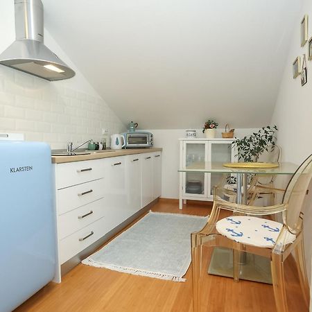Z&A Studio Apartment With Parking Bozava Bagian luar foto