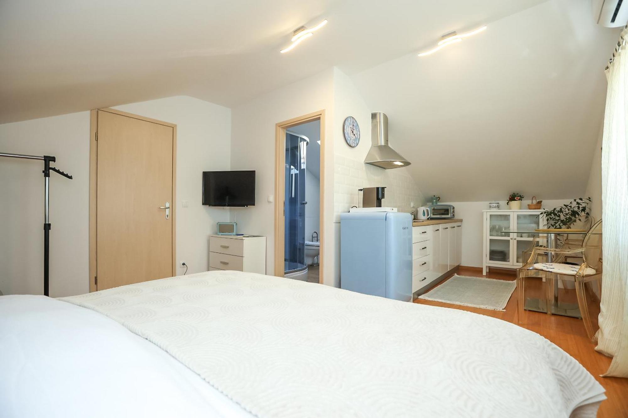 Z&A Studio Apartment With Parking Bozava Bagian luar foto